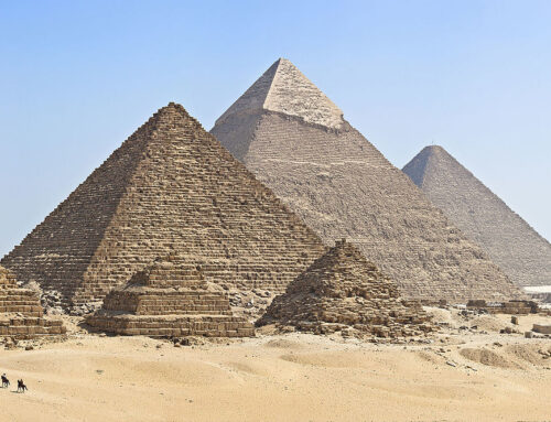 Pyramid formation (Malu Cursino, BBC News)